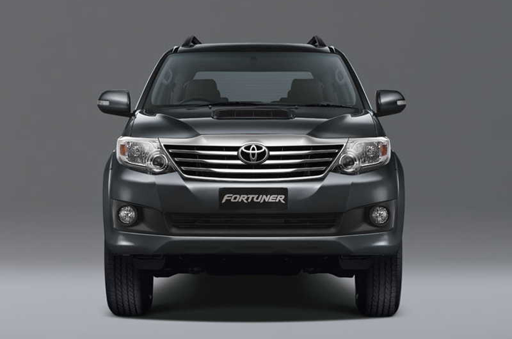 Thuê xe Toyota Fortuner 7 chỗ đi Biên Hòa